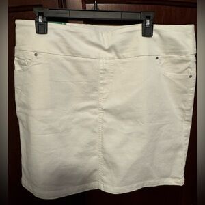 Brand new white skort XL. S.C & Co brand